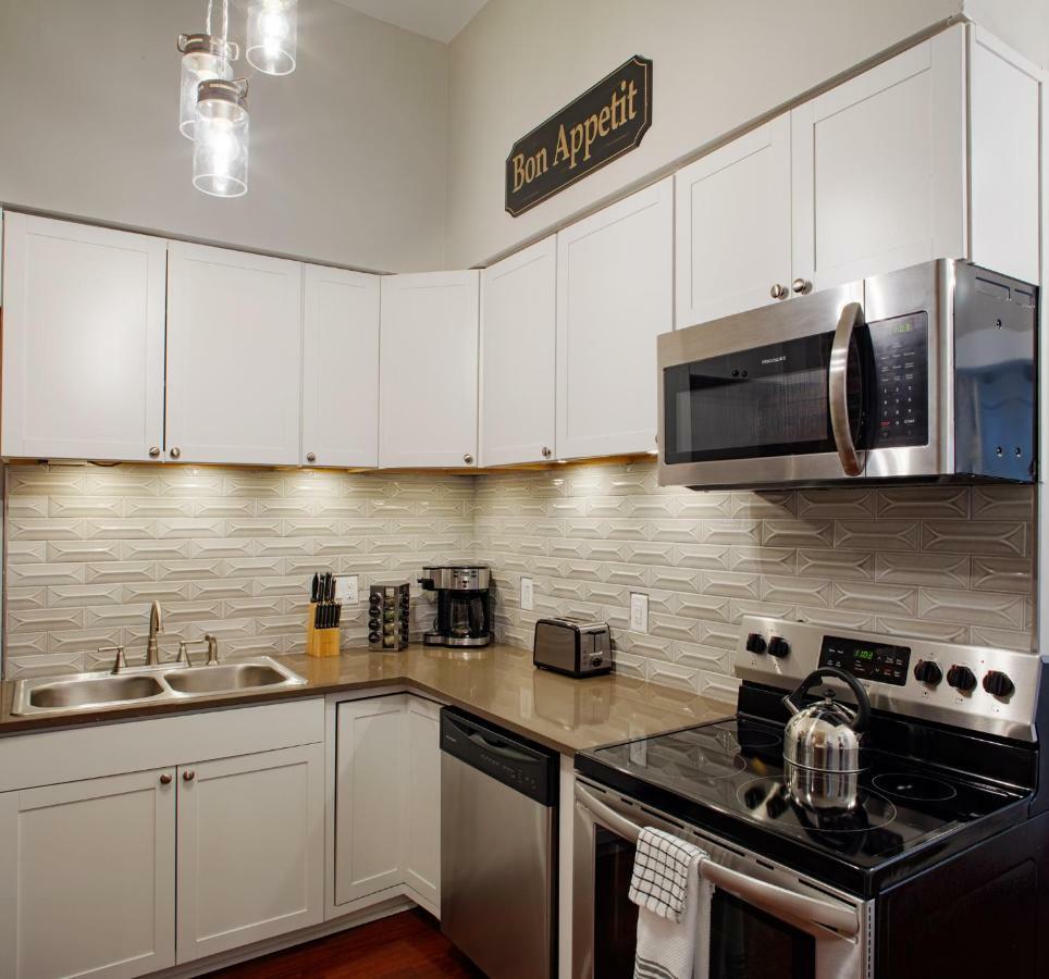 Newly Renovated Historic Savannah Townhome! Exteriör bild